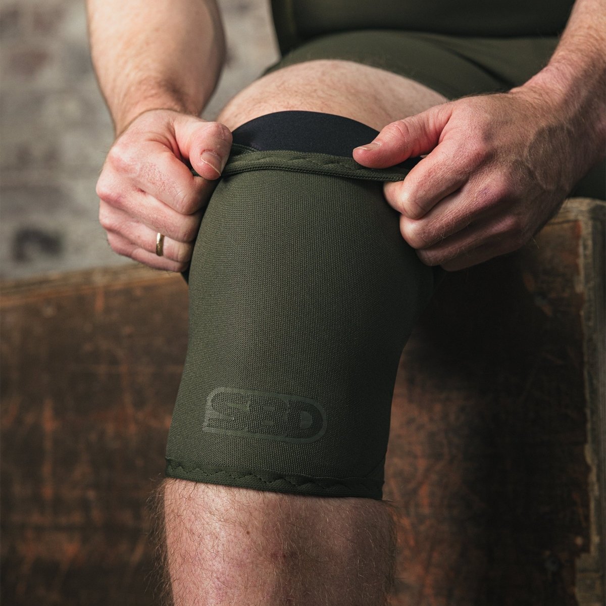 Resolve Knee Sleeves - Desert Barbell